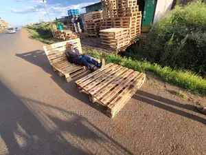 DIY Detachable Pallet Beds in All Sizes - Wooden Pallet Beds