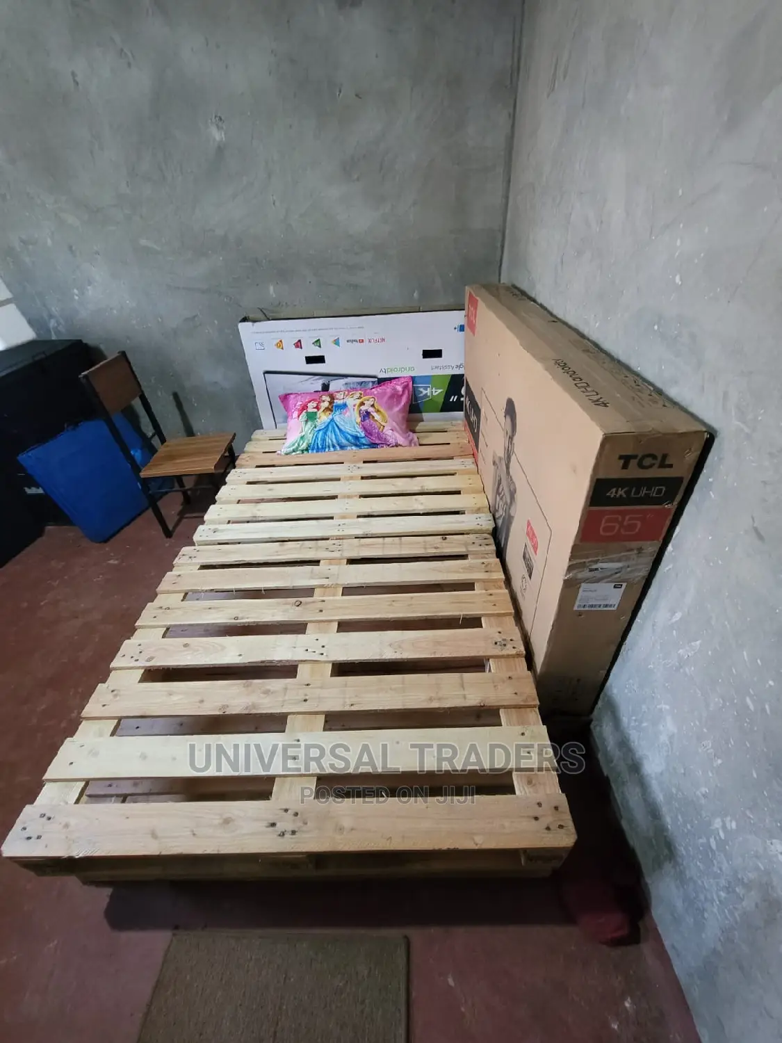Simple Pallet Bed Set Up With Raised Height. Size Is 4*6 Bed
