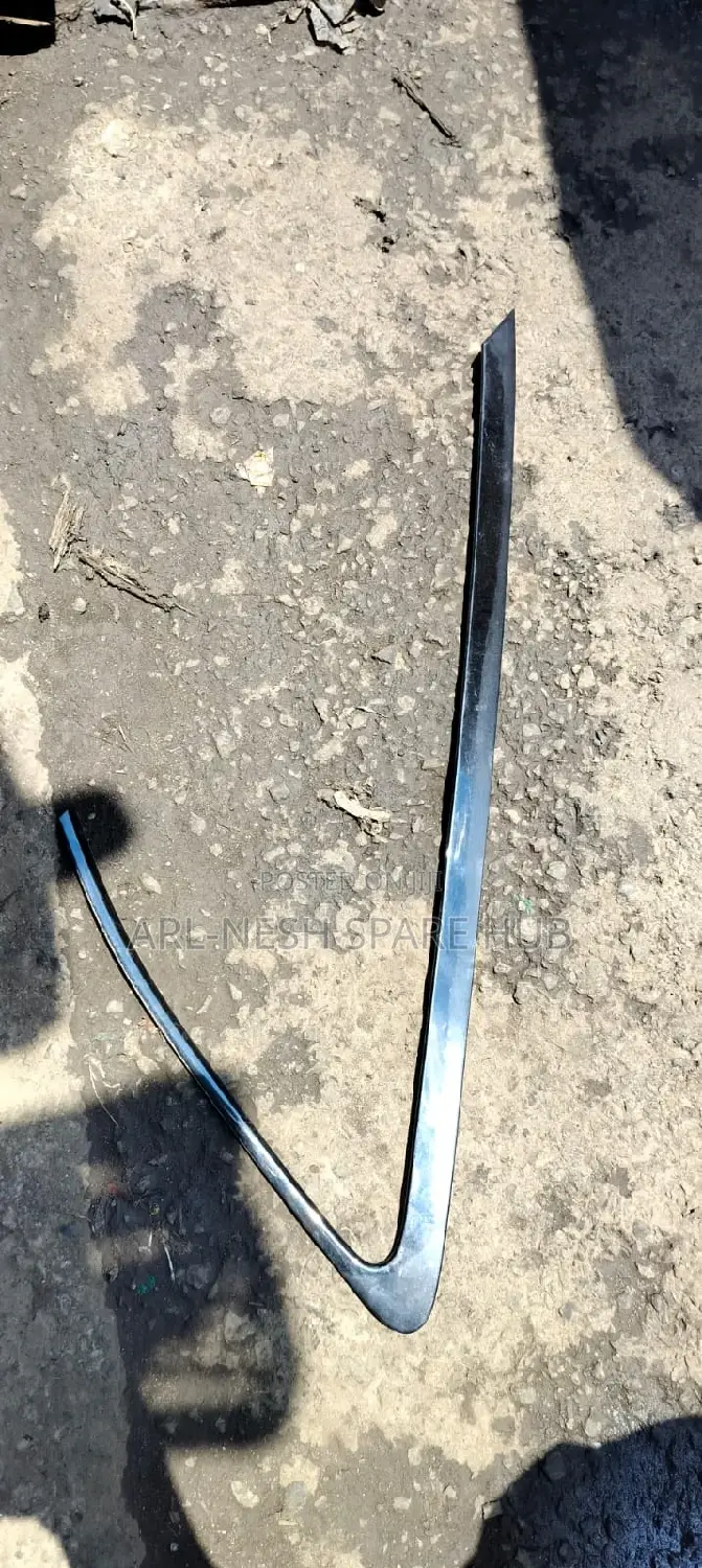 Harrier 240 Rear Moulding Chrome