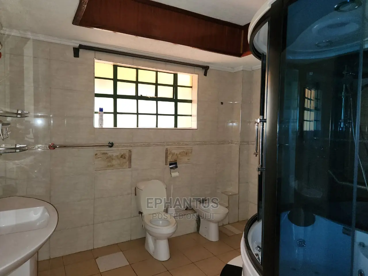 6 Bedroom With a Compound Nyeri