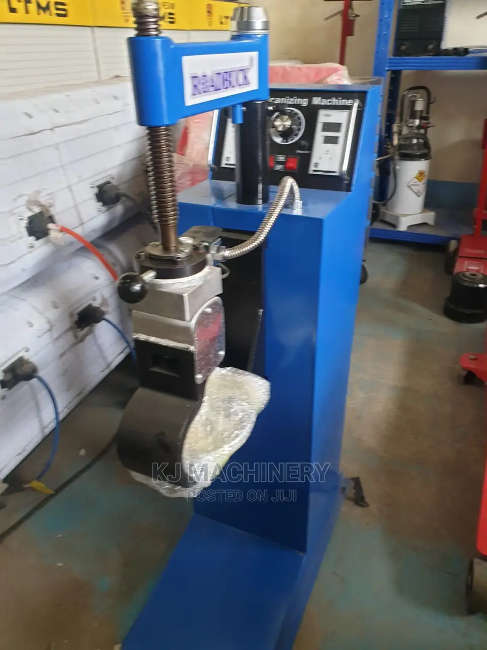 Digital Tyre Vulcanizing Machine