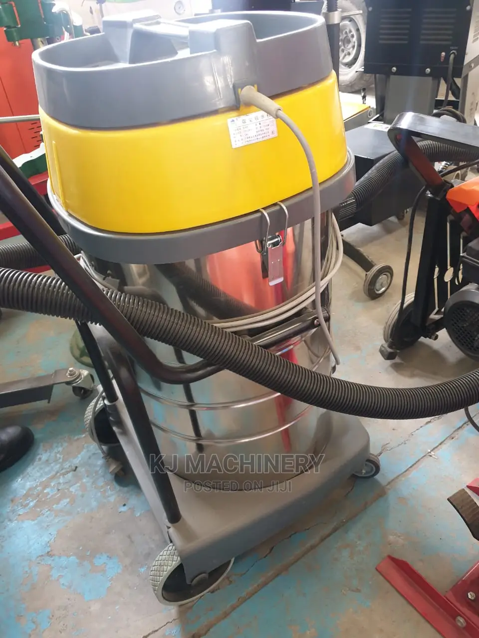 Vacuum Cleaner 70 Litres