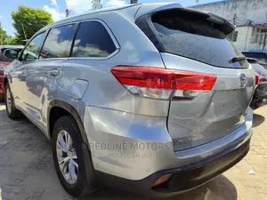 Toyota Kluger 2016 Silver