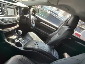 Toyota Kluger 2016 Silver