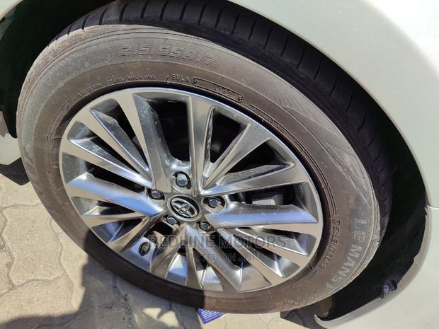 Toyota Camry 2016 White - thumbnail 3