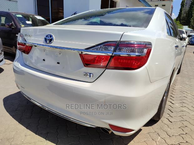 Toyota Camry 2016 White - thumbnail 5