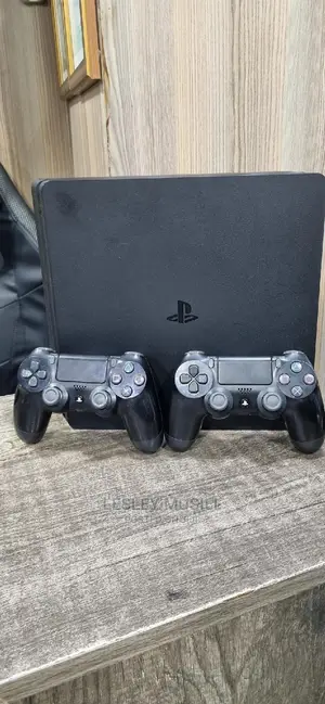 PS4 SLIM 500gb Preowned With 2 Pads
