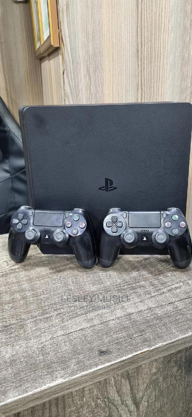 PS4 SLIM 500gb Preowned With 2 Pads - thumbnail 2