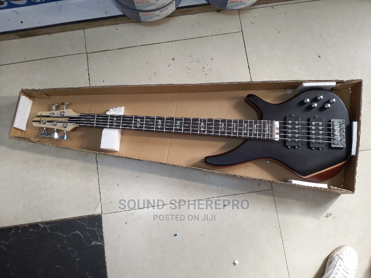 5 String Base Guitar