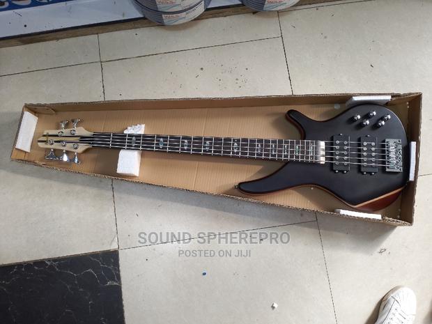5 String Base Guitar - thumbnail 2