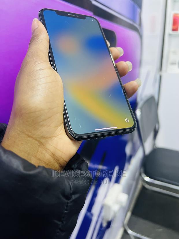 Apple iPhone 11 Pro 64 GB Gray - main view