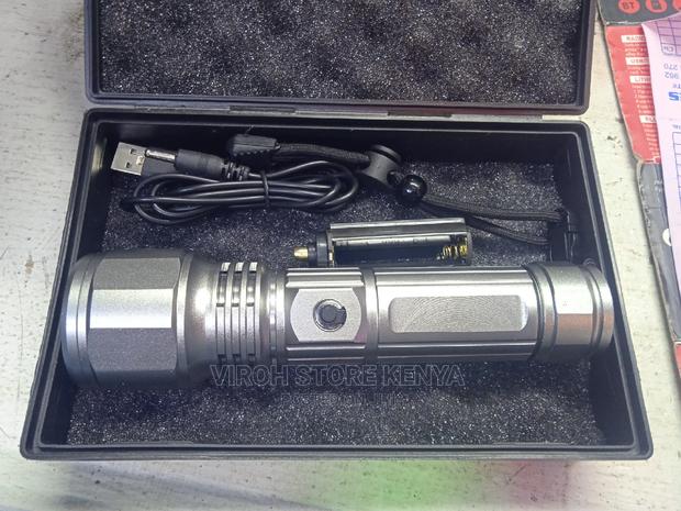 Rechargeable Zooming Torch - thumbnail 2