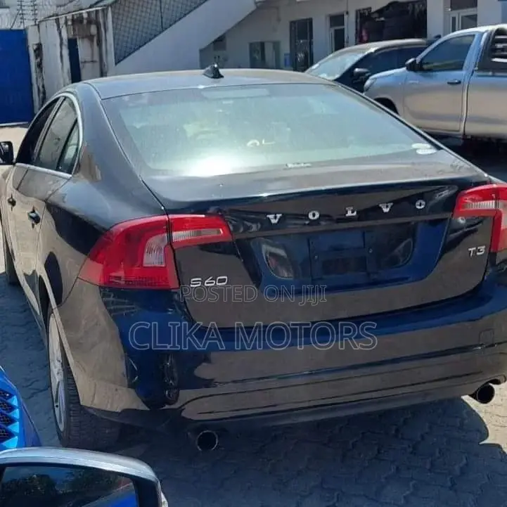 Volvo S60 T4 Base 2016 Black