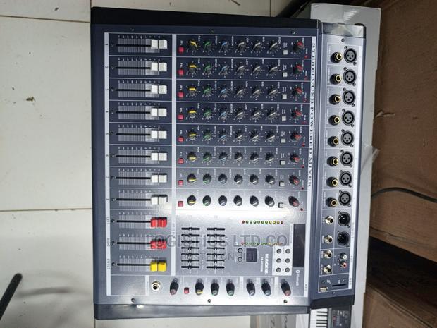 Mackie 8channel Powered Mixer - thumbnail 3