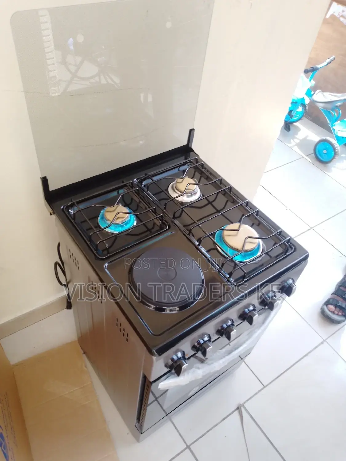 Nunix 3 Gas + 1 Electric Plate Free Standing Cooker.