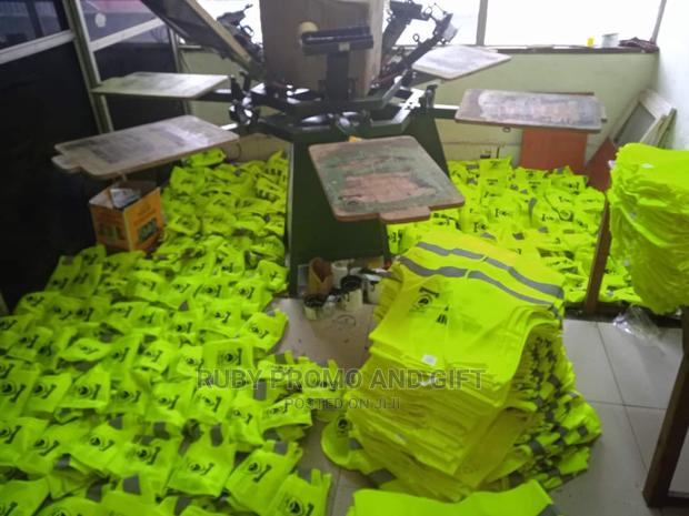 High Quality Yellow Reflector Vests - thumbnail 4