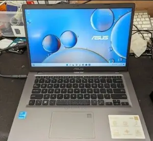New Laptop Asus 8GB Intel SSD 256GB