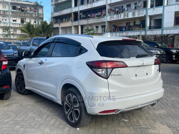 Honda Vezel 2016 White - thumbnail 3