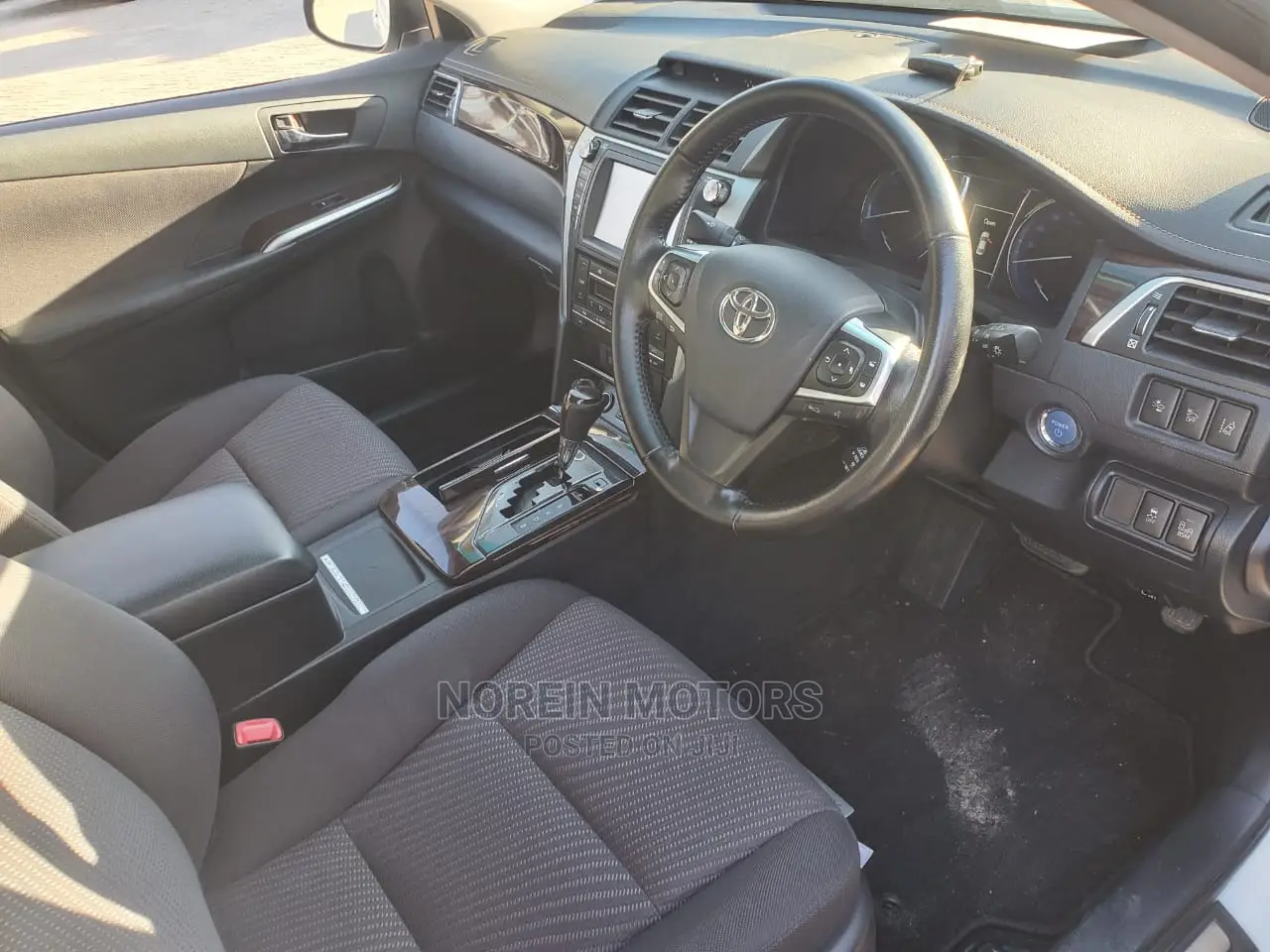 Toyota Camry 2017 Off White