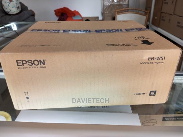 EPSON Eb -W51 Projector - thumbnail 3