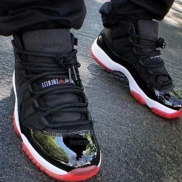 Jordan 11 Red Sneakersize 40 to 45 - main view