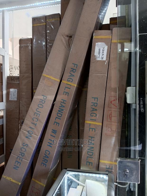 Manual Pull Down Projection Screens - thumbnail 2