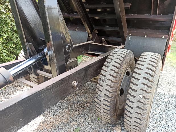 Brand New 375 Massey Ferguson Tractor Plus Tipping Trailer - thumbnail 5