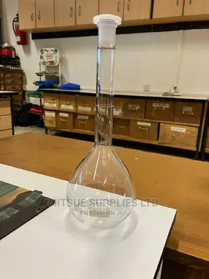 A Pair of Volumetric Flask Griffchem 500ml