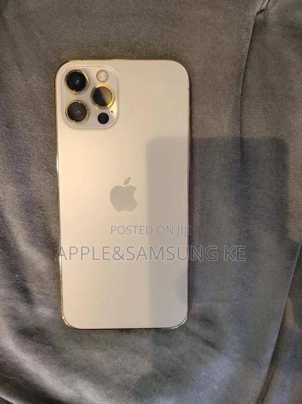 Apple iPhone 12 Pro 256 GB Gold - main view