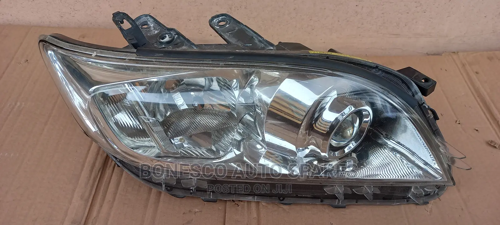 Toyota Vanguard Xenon Headlight Assembly