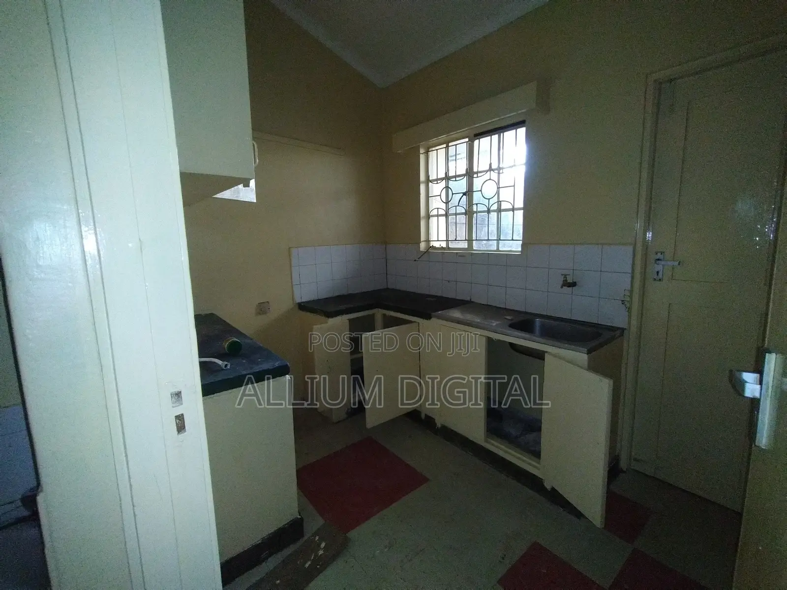 4bdrm Bungalow in Komarock for Sale