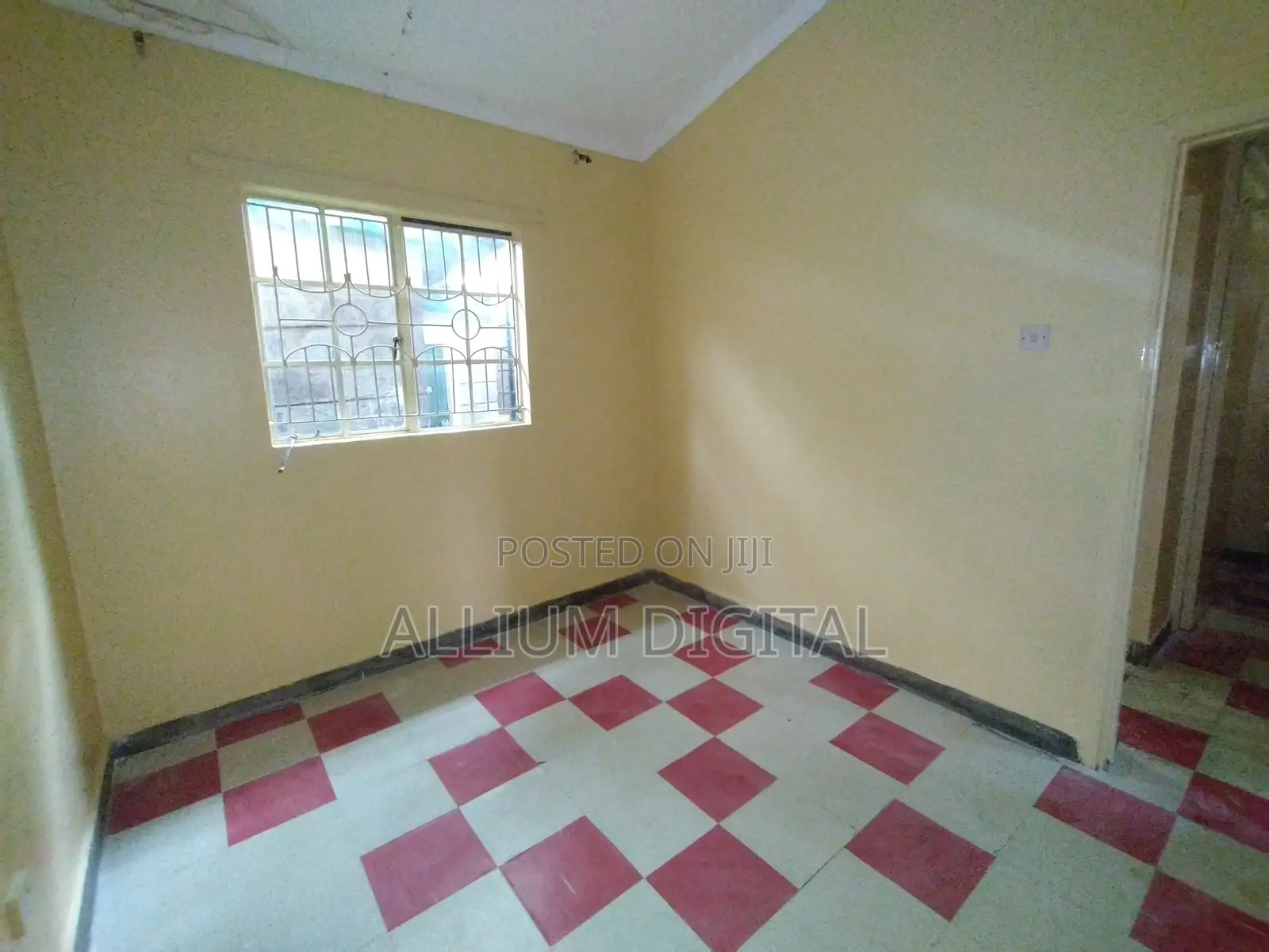 4bdrm Bungalow in Komarock for Sale