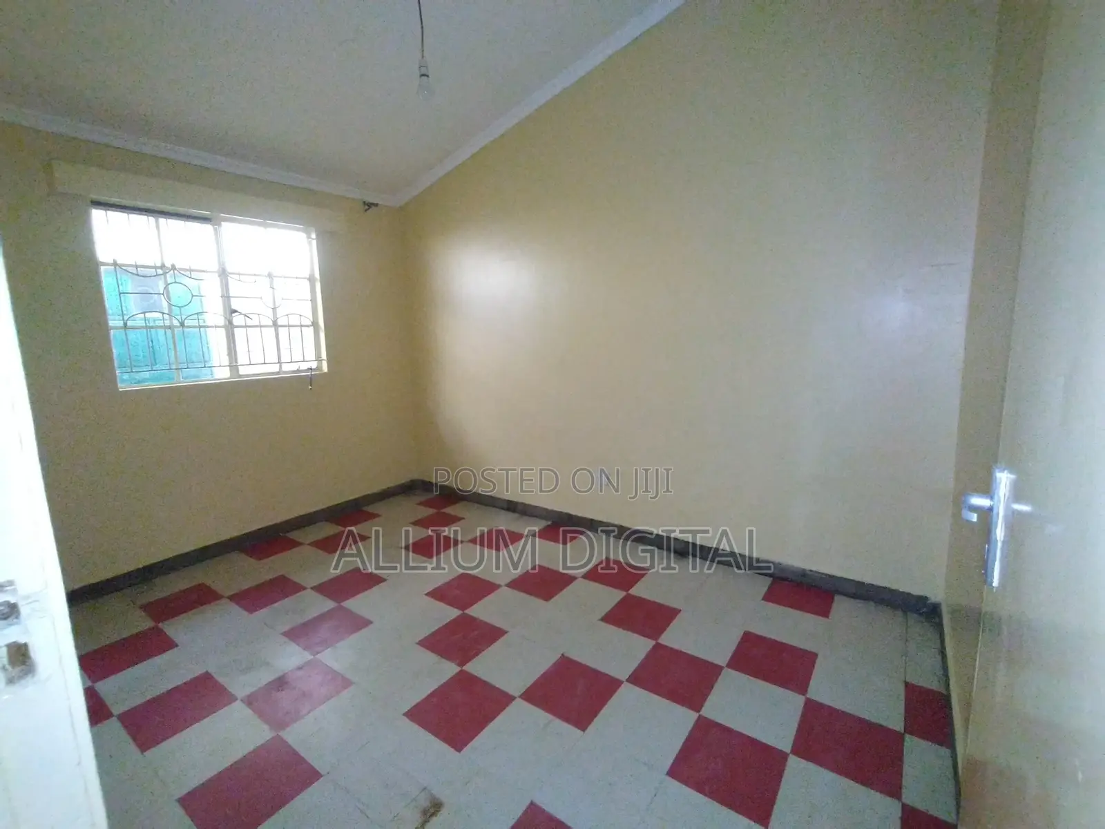 4bdrm Bungalow in Komarock for Sale