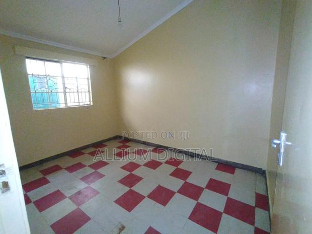 4bdrm Bungalow in Komarock for Sale - thumbnail 3