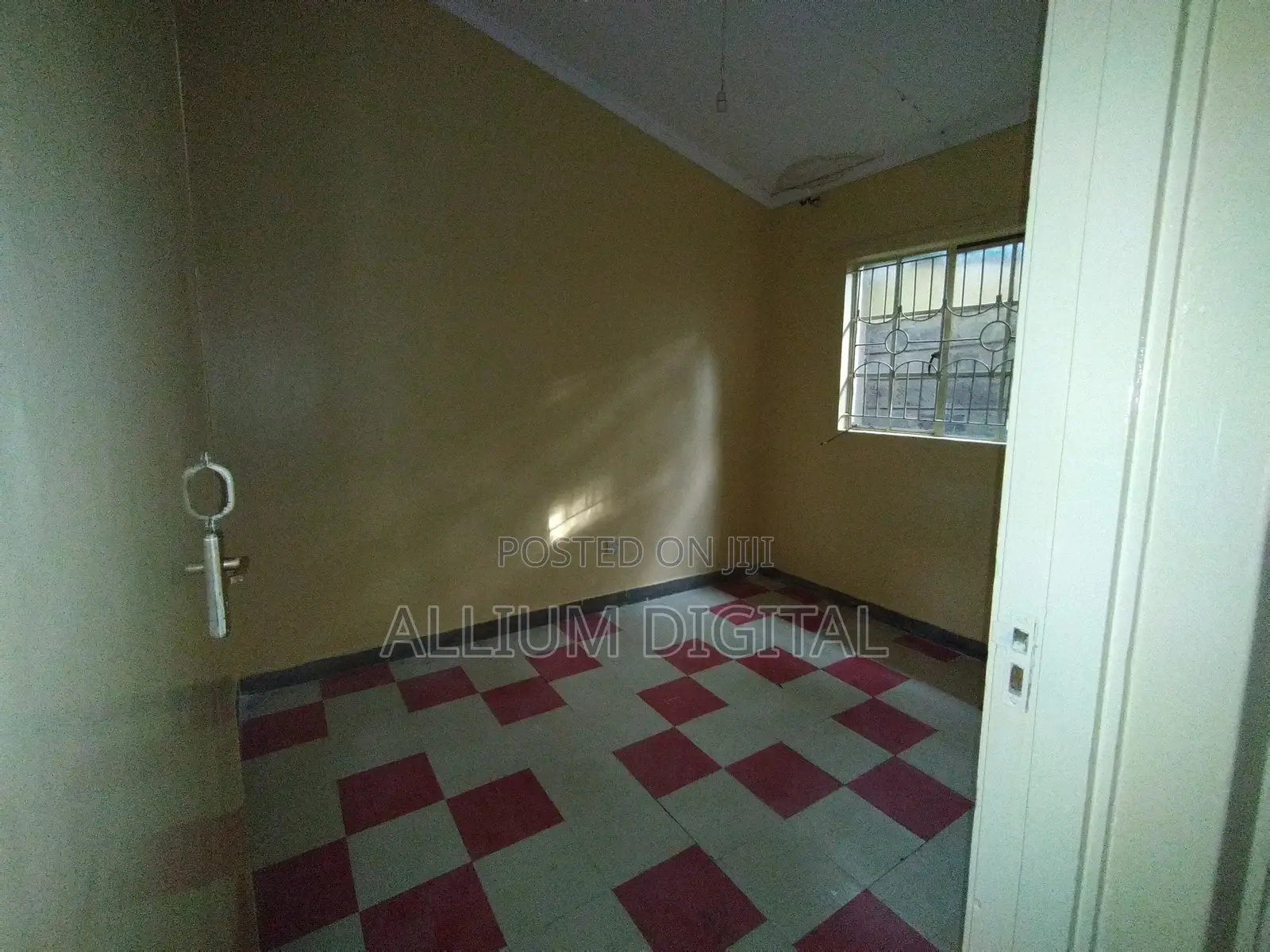 4bdrm Bungalow in Komarock for Sale