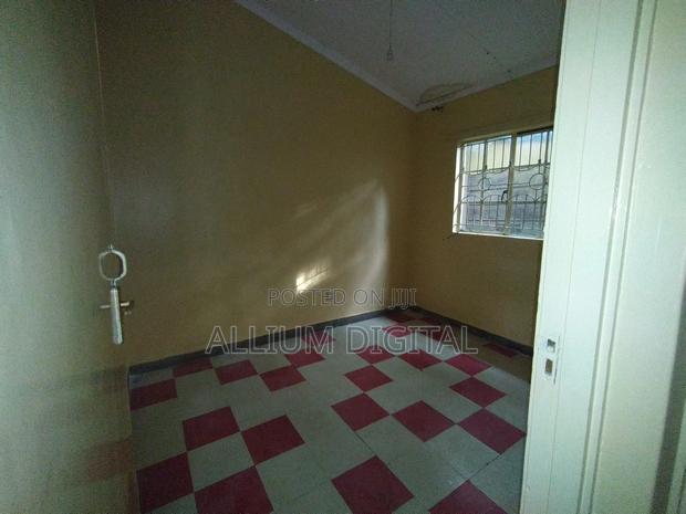 4bdrm Bungalow in Komarock for Sale - thumbnail 8