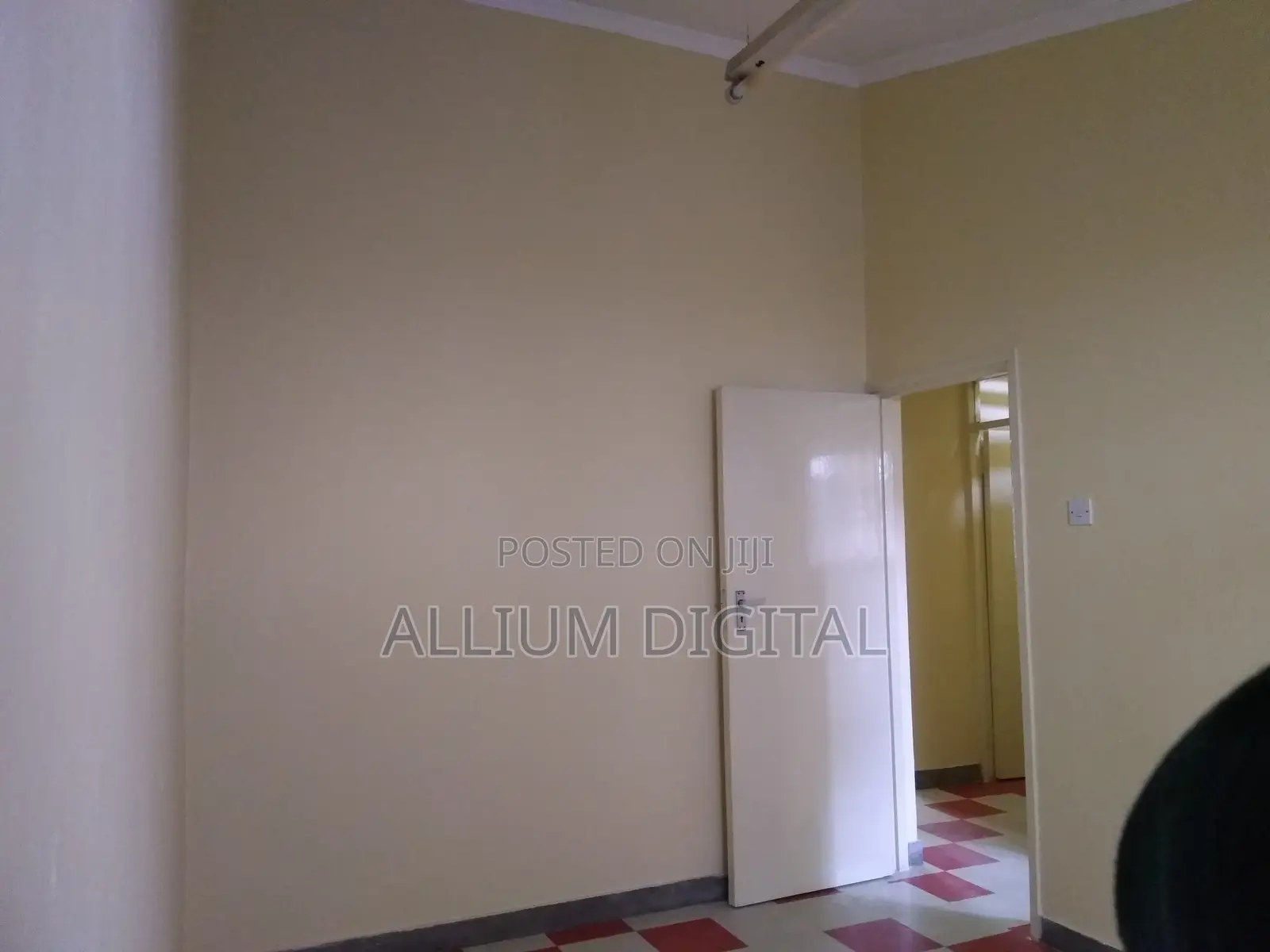 4bdrm Bungalow in Komarock for Sale