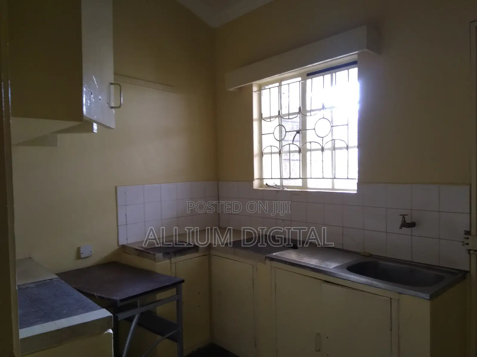 4bdrm Bungalow in Komarock for Sale