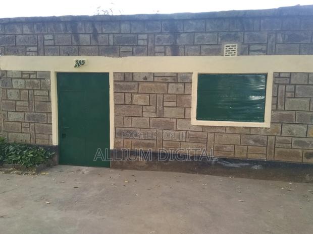 4bdrm Bungalow in Komarock for Sale - main view