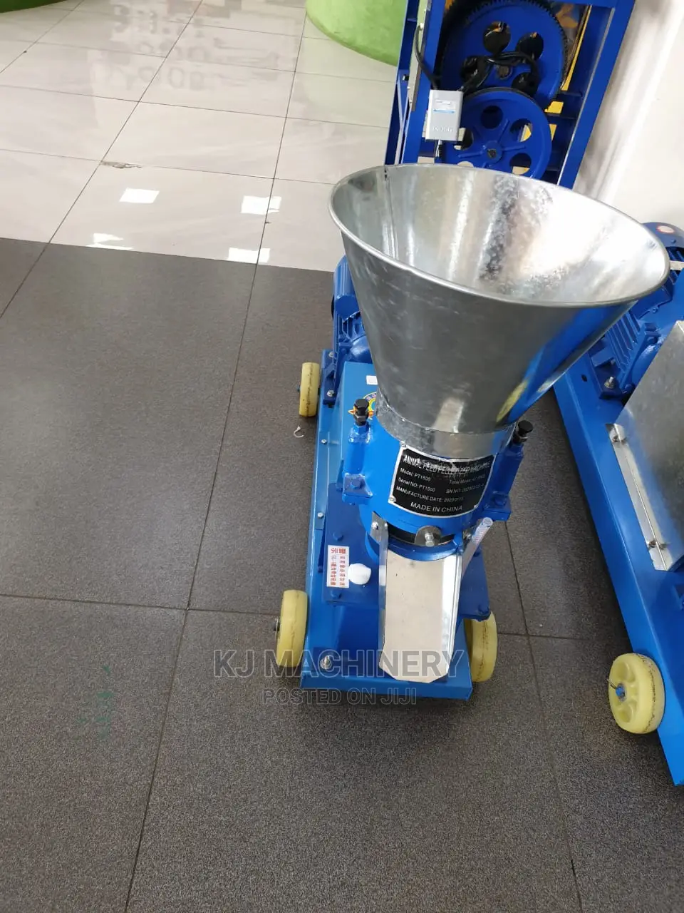 Feed Pallet Maker