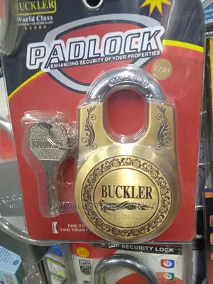 Buckler Anti-theft Padlock With Shackle Barriers 3 Keys Lock