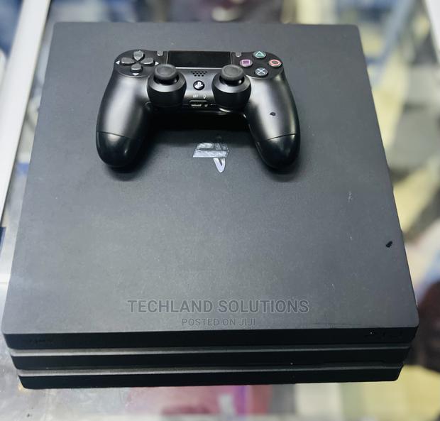 Refurbished Playstation 4 Pro - thumbnail 3