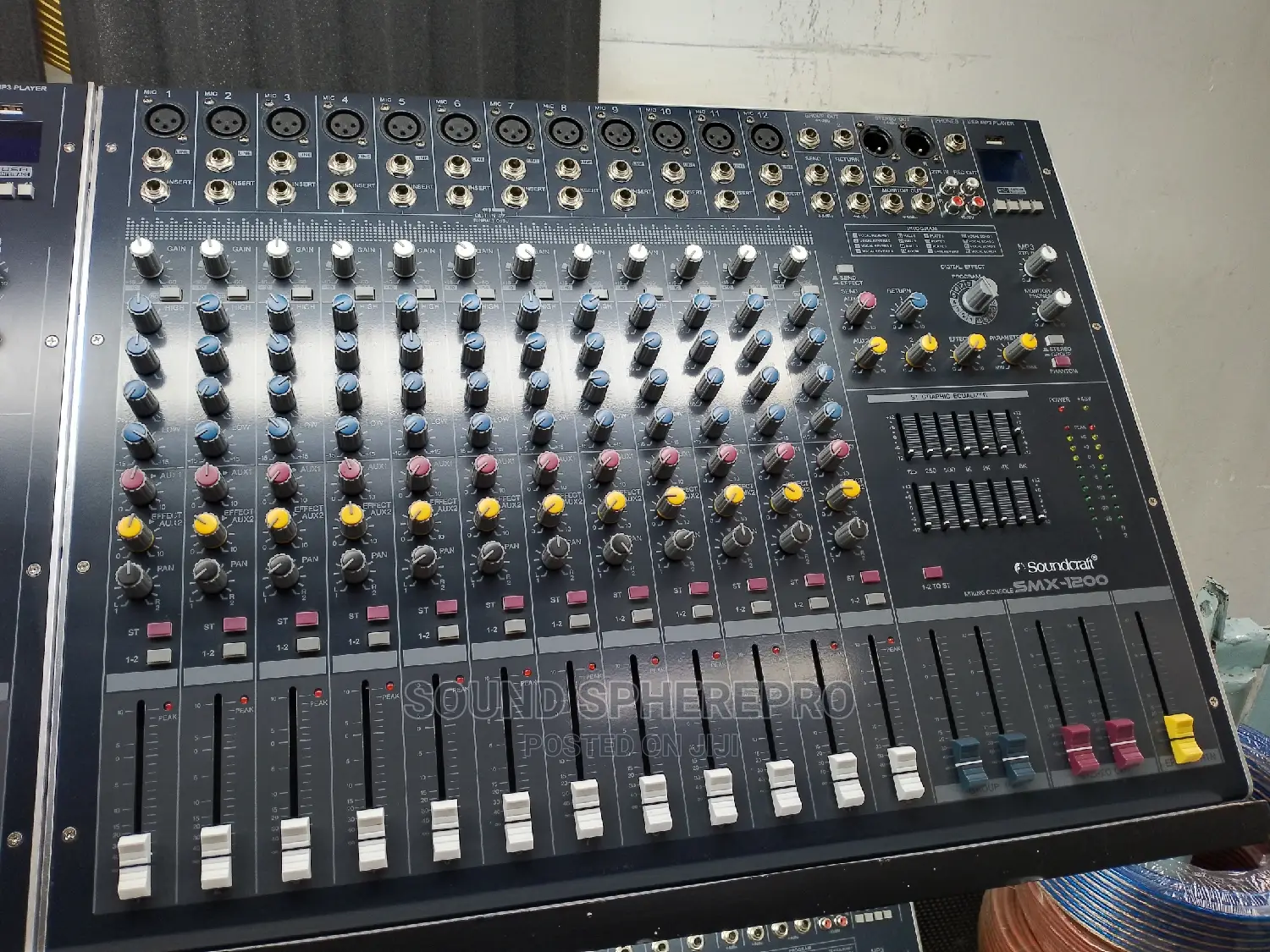 Soundcraft 12 Channel Plain Mixer