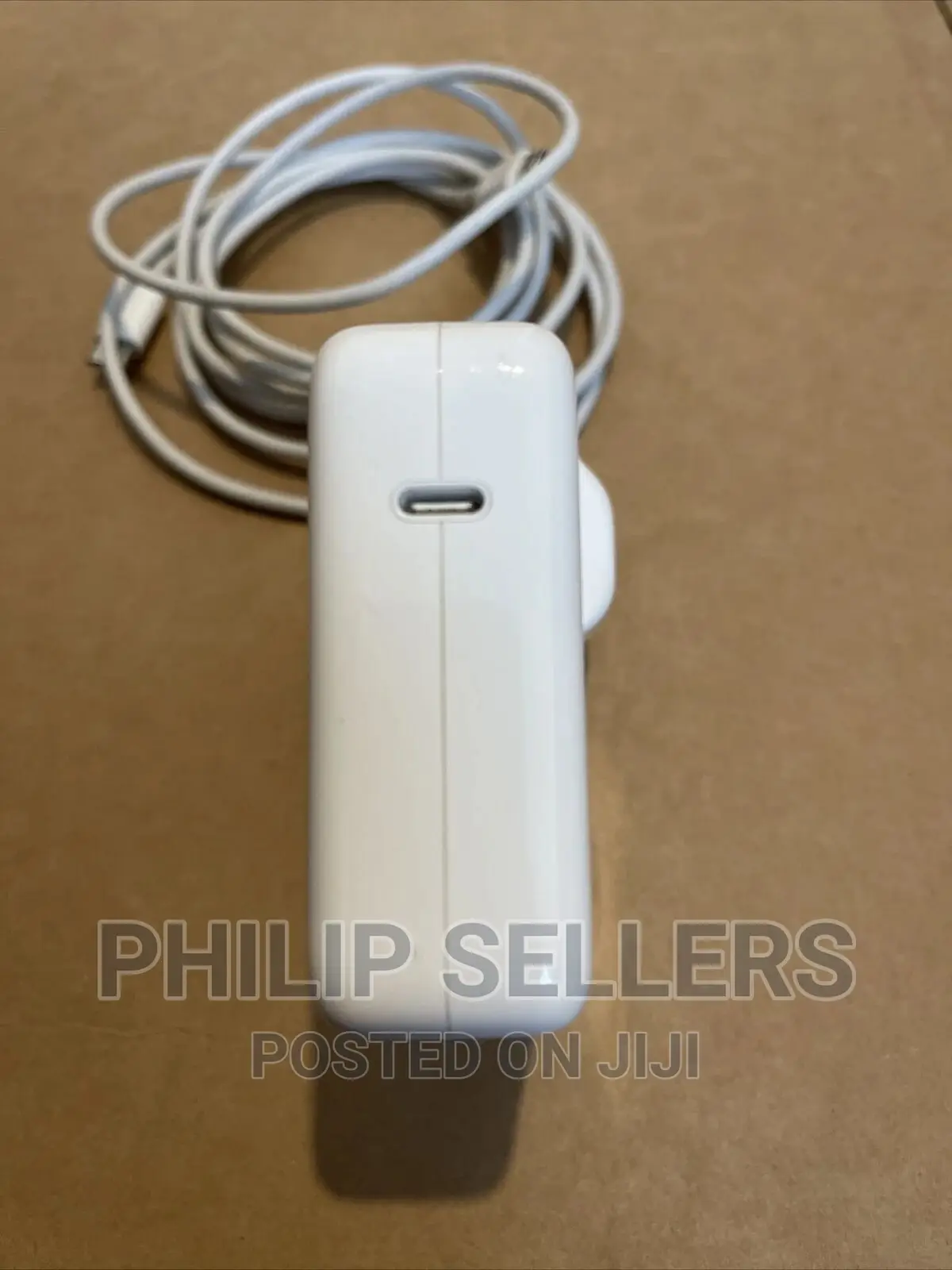Genuine Apple 61W USB-C Macbook Pro Air Power Adapter Char