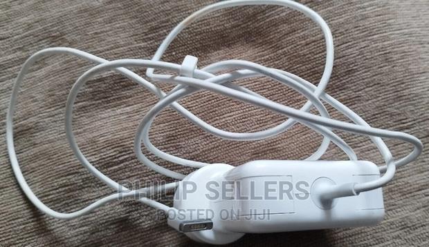 Genuine Apple Magsafe 2 MD565B/B 45W AC Power Adapter - thumbnail 4