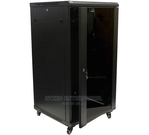22u Network Cabinet 600×600 - main view