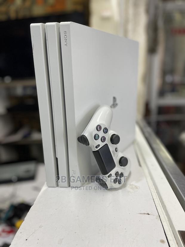 PS4 Pro White, Open Box - thumbnail 3