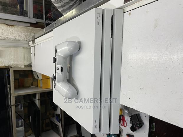 PS4 Pro White, Open Box - thumbnail 6