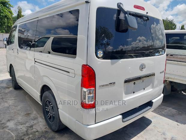 Toyota Regius 2016 White - thumbnail 2
