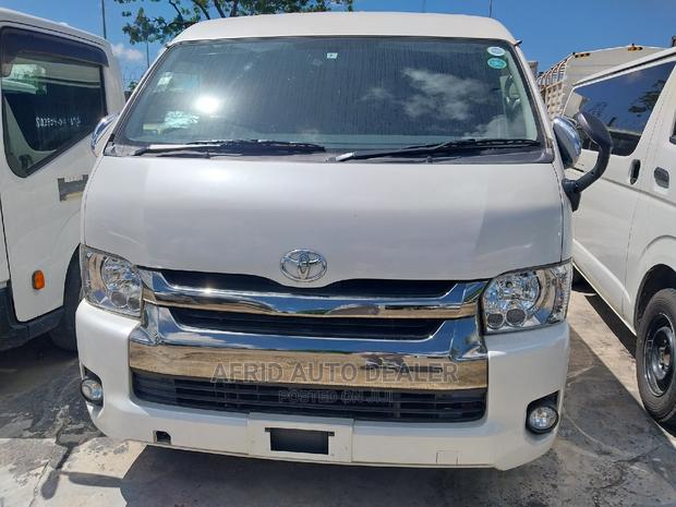 Toyota Regius 2016 White